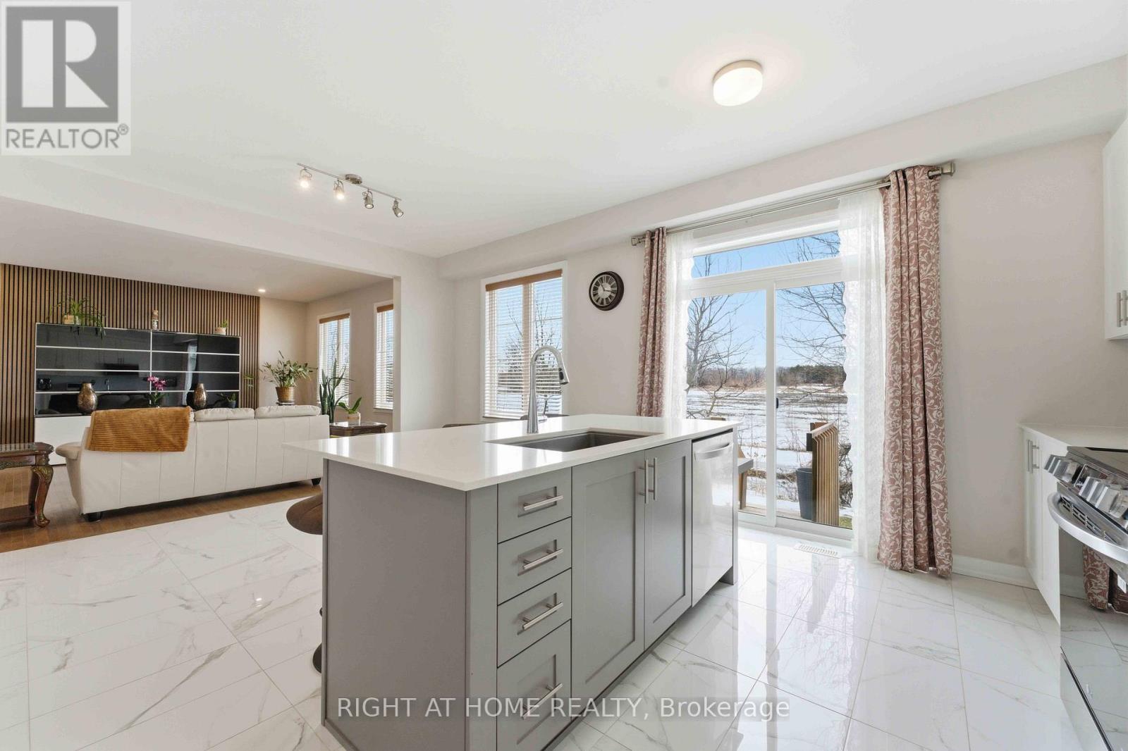 643 Terrier Circle, Ottawa, ON - Indoor Photo Showing Kitchen