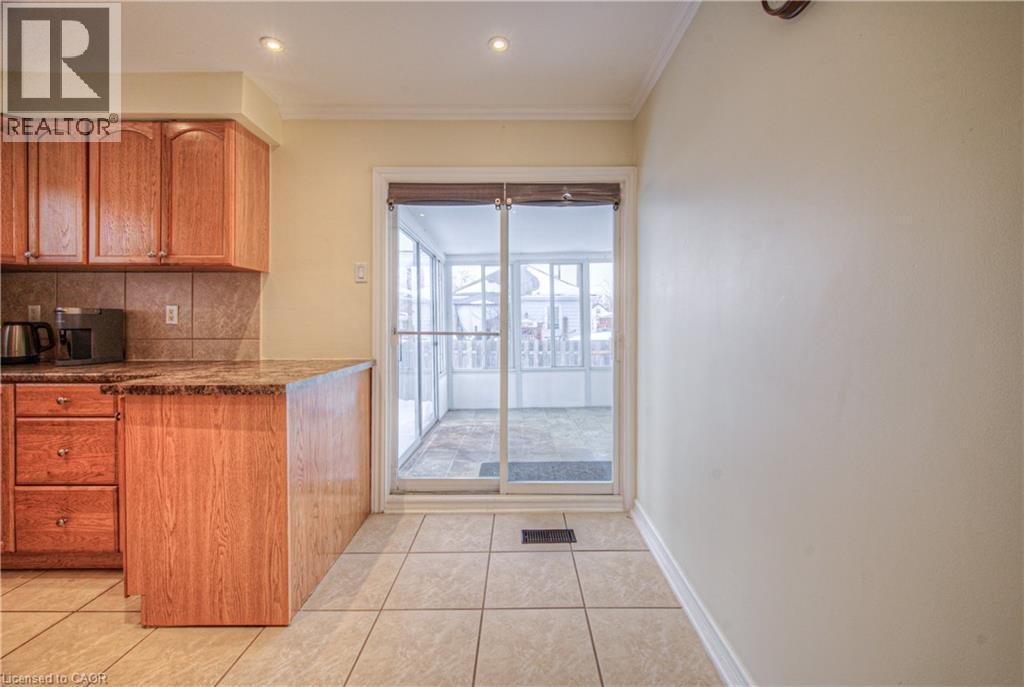 100 Reid Avenue S, Hamilton, ON - Indoor