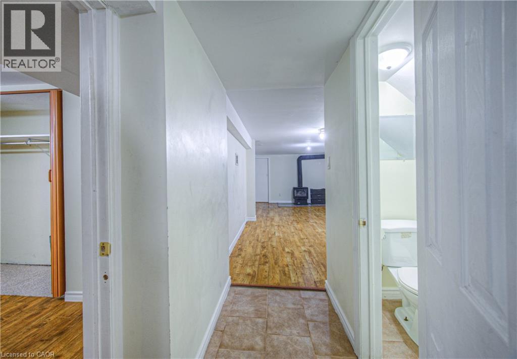 100 Reid Avenue S, Hamilton, ON - Indoor Photo Showing Other Room