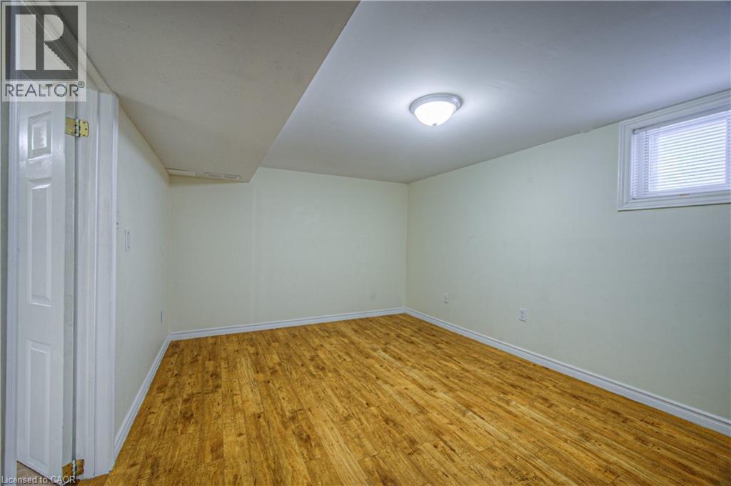 100 Reid Avenue S, Hamilton, ON - Indoor Photo Showing Other Room
