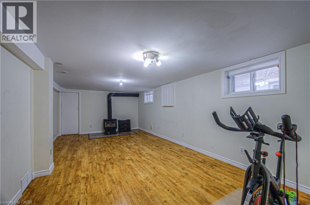 100 Reid Avenue S, Hamilton, ON - Indoor Photo Showing Other Room