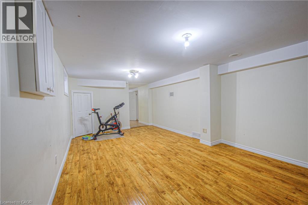100 Reid Avenue S, Hamilton, ON - Indoor Photo Showing Other Room