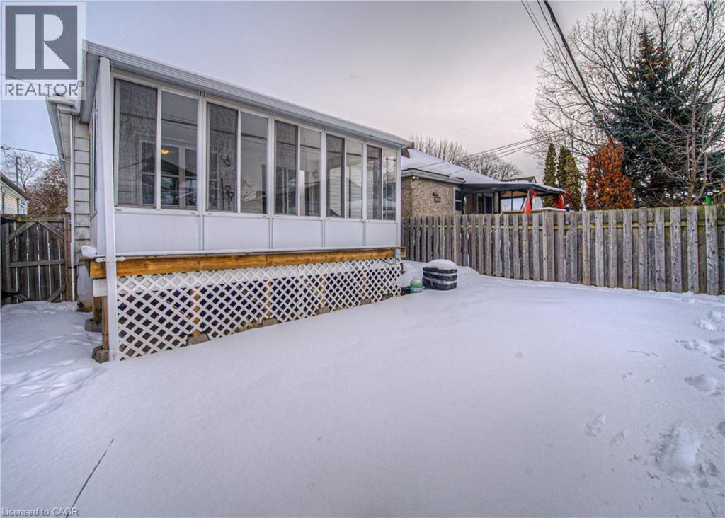 100 Reid Avenue S, Hamilton, ON - Outdoor