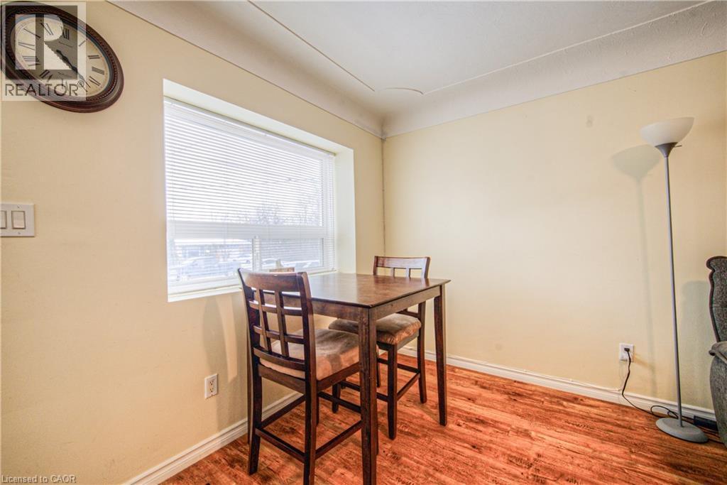 100 Reid Avenue S, Hamilton, ON - Indoor Photo Showing Dining Room