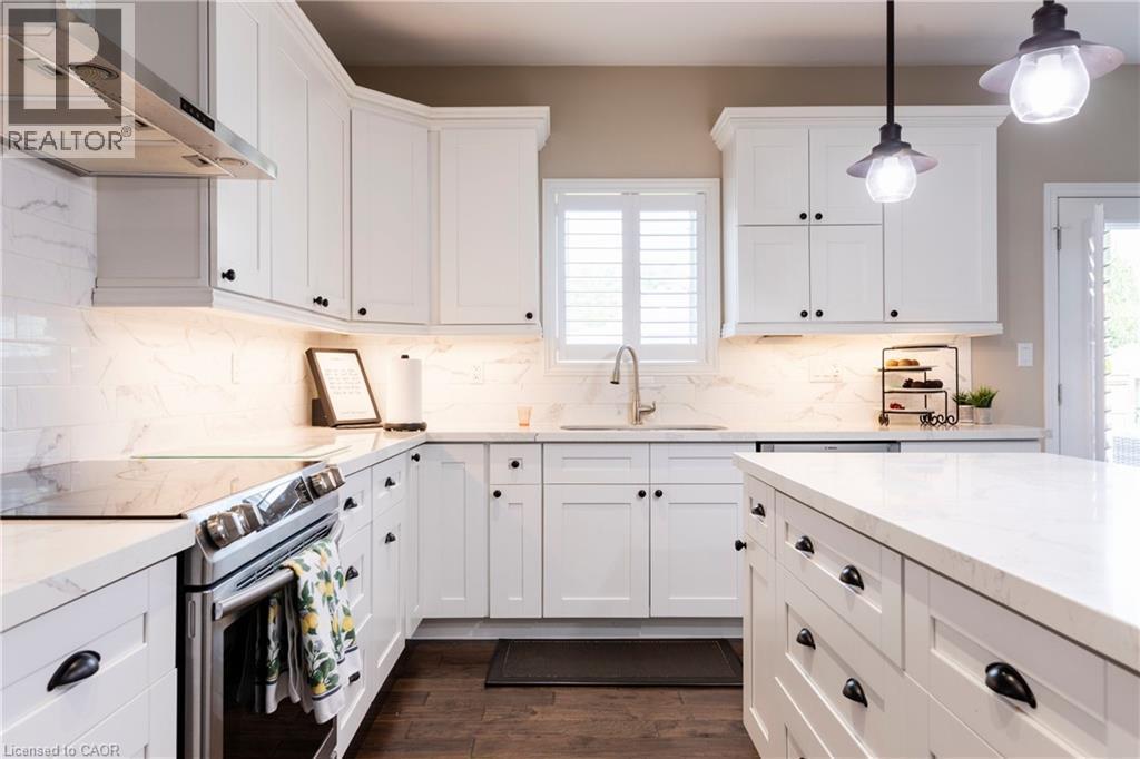 6 Bluenose Drive, Port Dover, ON - Indoor Photo Showing Kitchen With Upgraded Kitchen