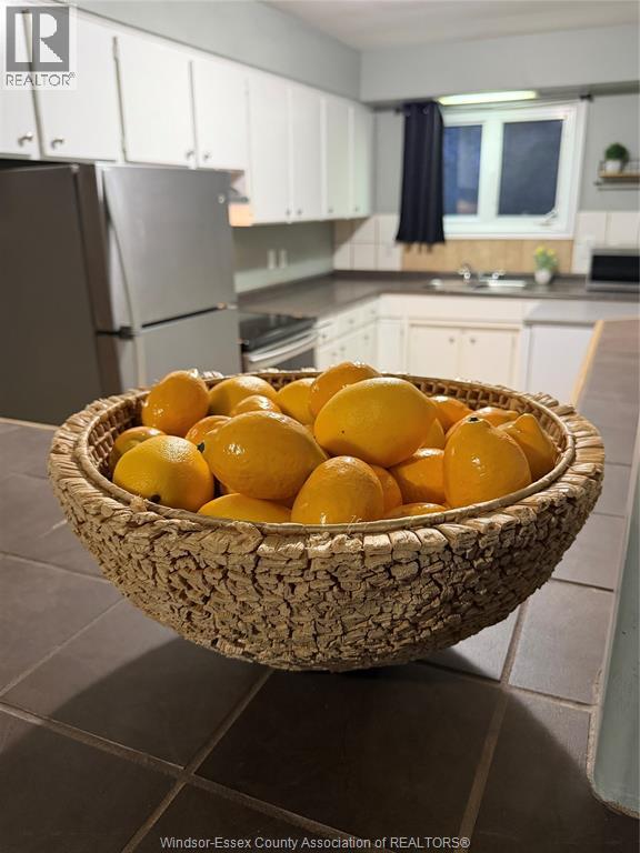 721 Devonshire, Windsor, ON - Indoor Photo Showing Kitchen