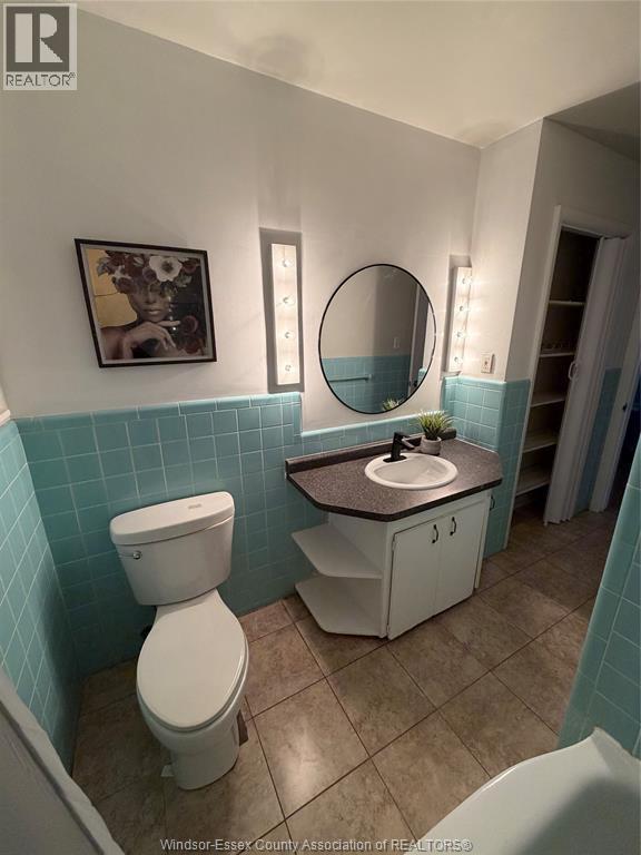 721 Devonshire, Windsor, ON - Indoor Photo Showing Bathroom