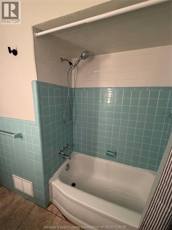 721 Devonshire, Windsor, ON - Indoor Photo Showing Bathroom