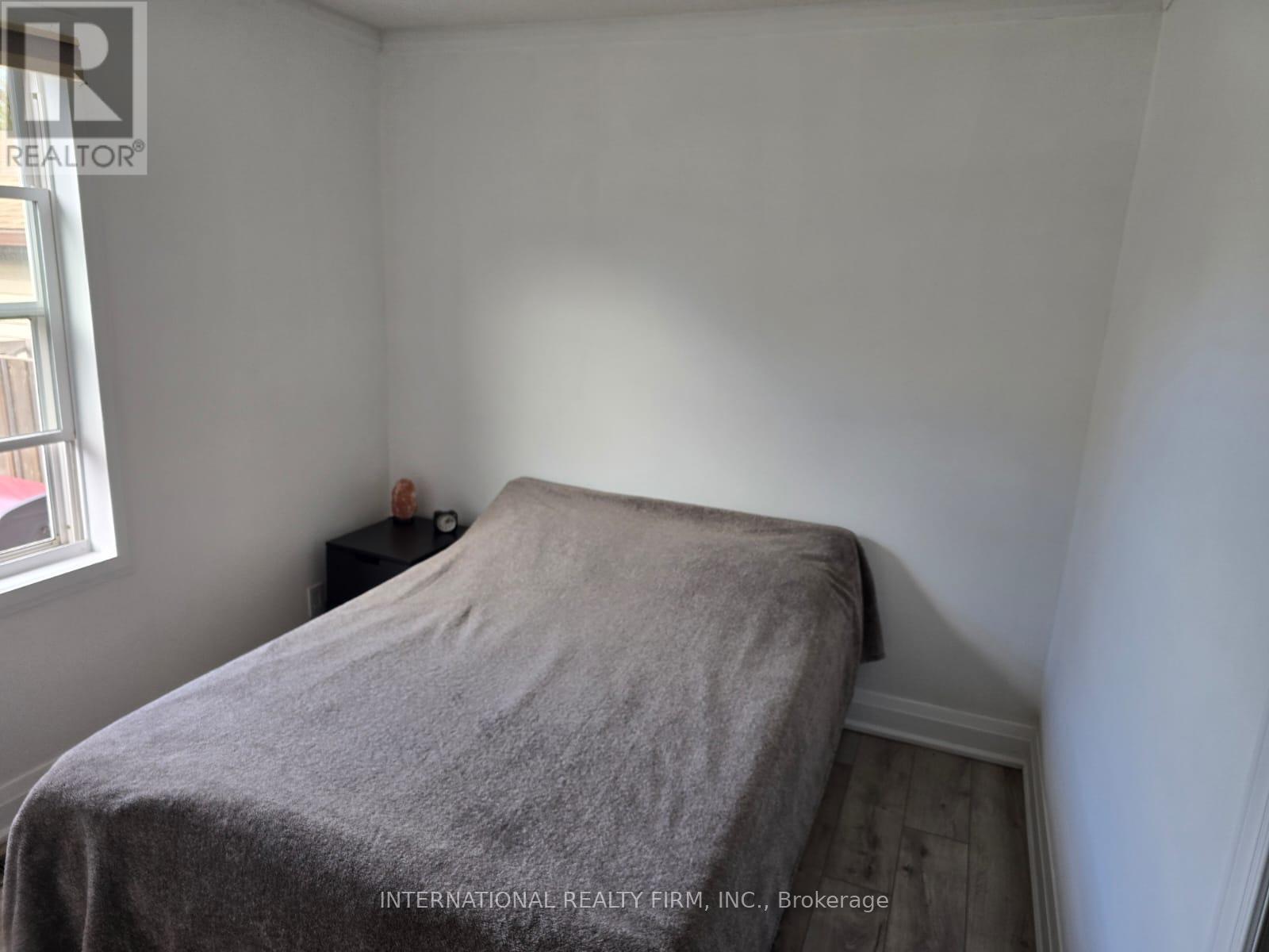 731 Knox Avenue, Hamilton, ON - Indoor Photo Showing Bedroom