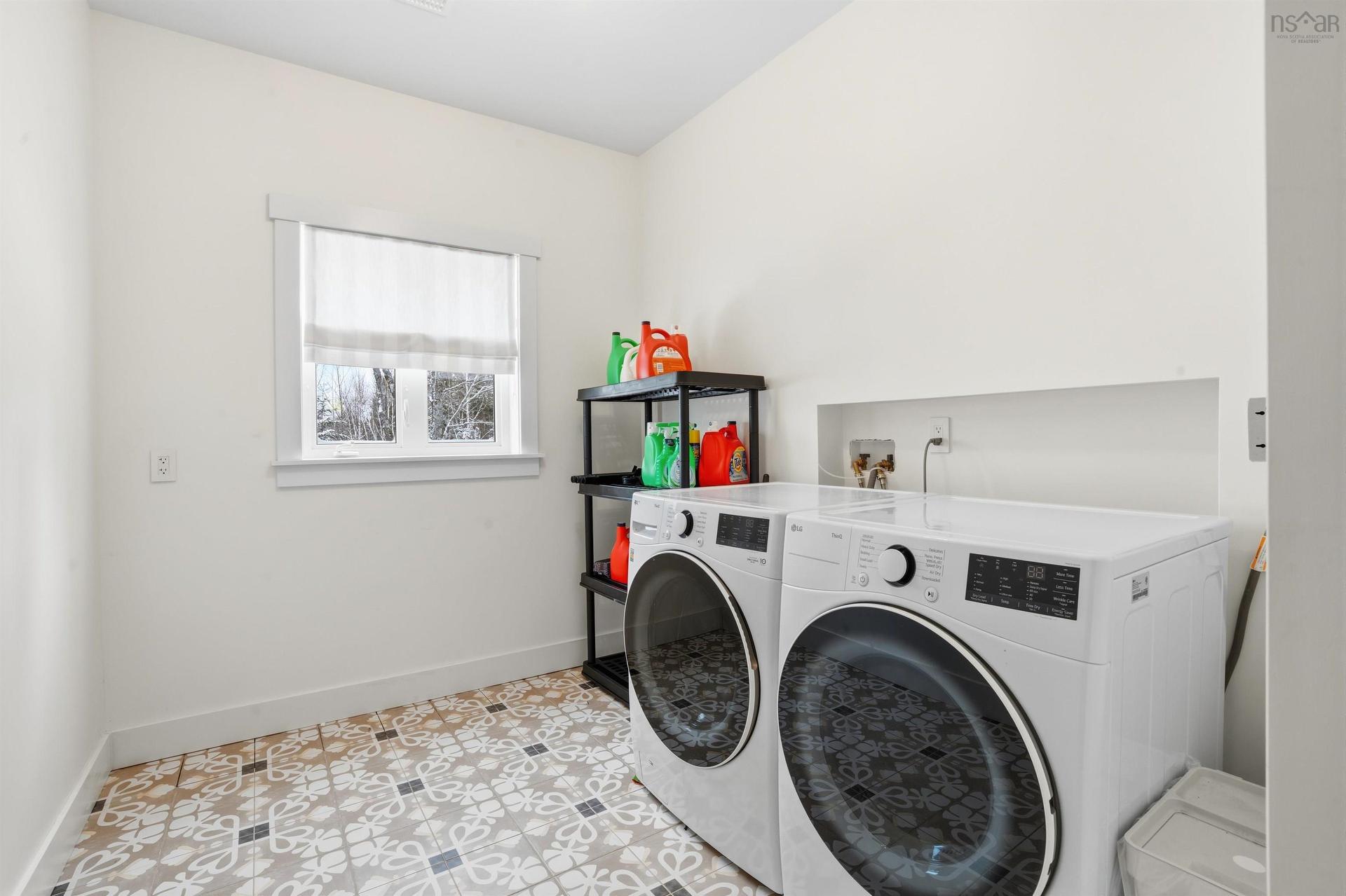 502 High Road, Fall River, NS - Indoor Photo Showing Laundry Room