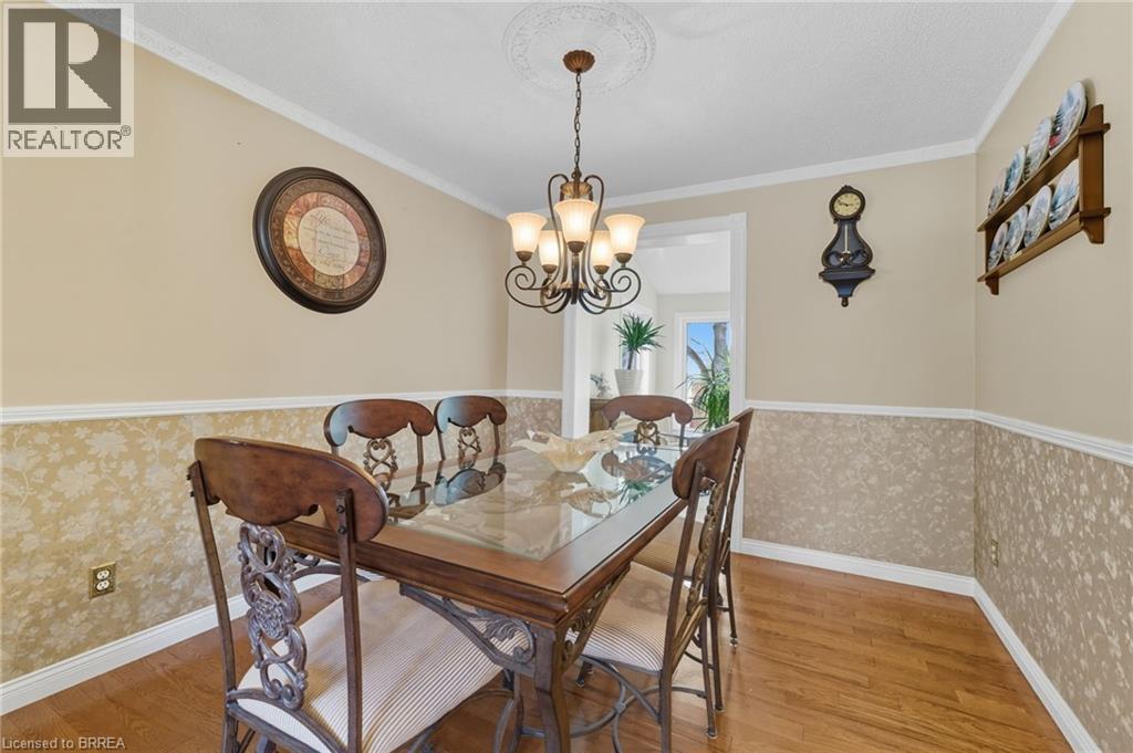 324 Burnett Avenue, Cambridge, ON - Indoor Photo Showing Dining Room