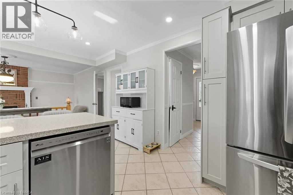 324 Burnett Avenue, Cambridge, ON - Indoor Photo Showing Kitchen
