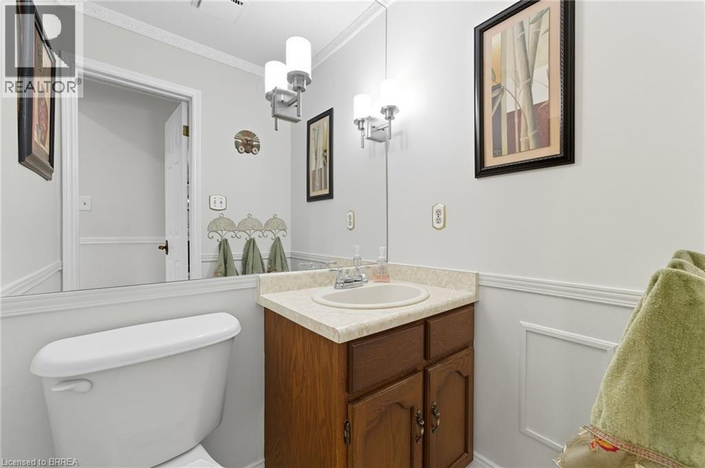 324 Burnett Avenue, Cambridge, ON - Indoor Photo Showing Bathroom