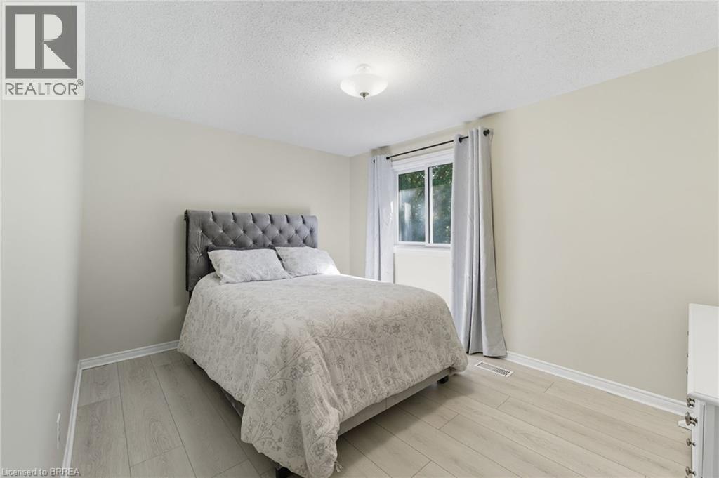 324 Burnett Avenue, Cambridge, ON - Indoor Photo Showing Bedroom