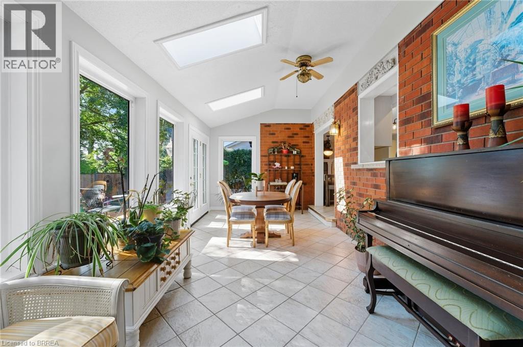 324 Burnett Avenue, Cambridge, ON - Indoor