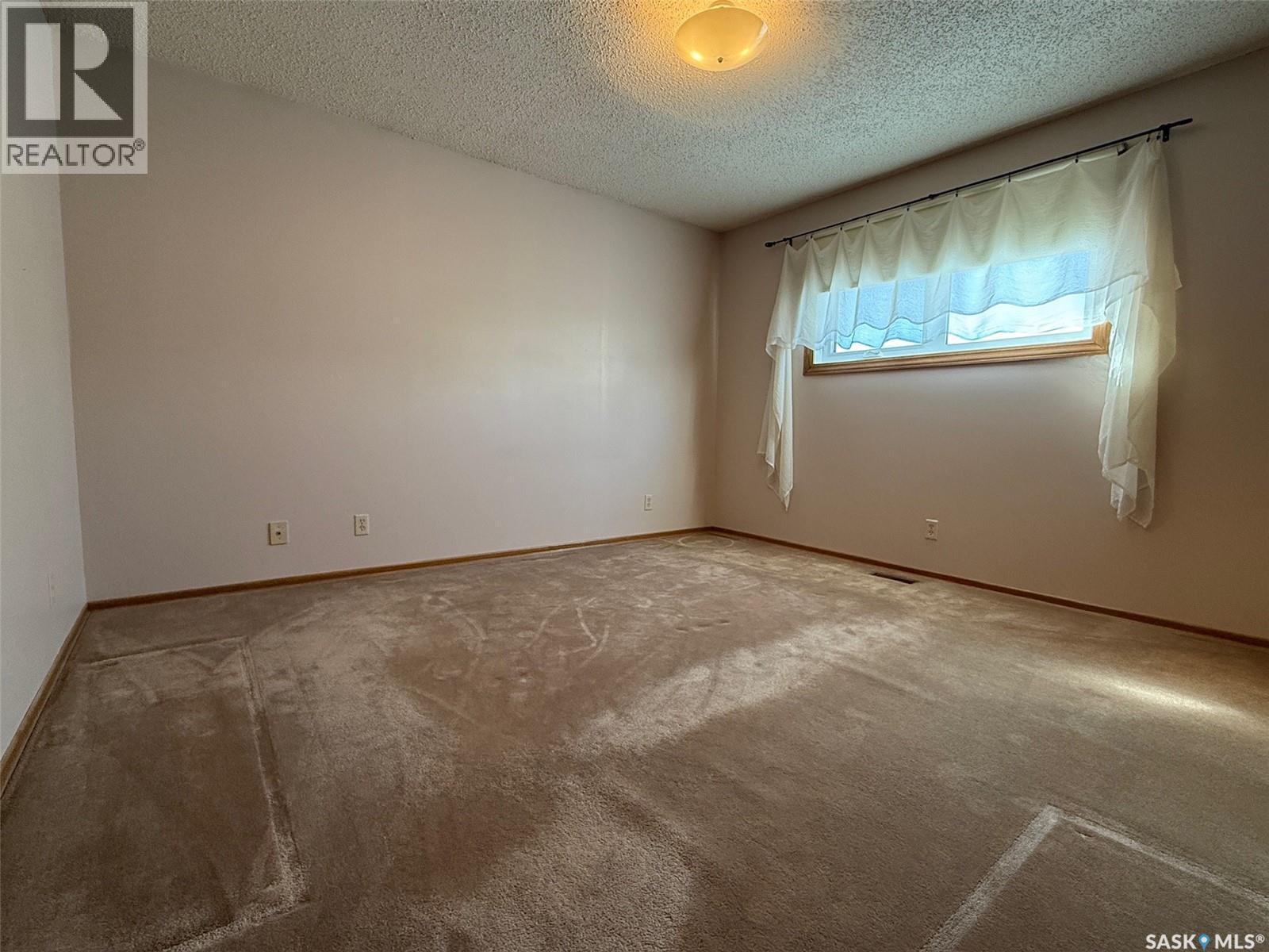 470 Cowan Drive, Swift Current, SK - Indoor Photo Showing Other Room