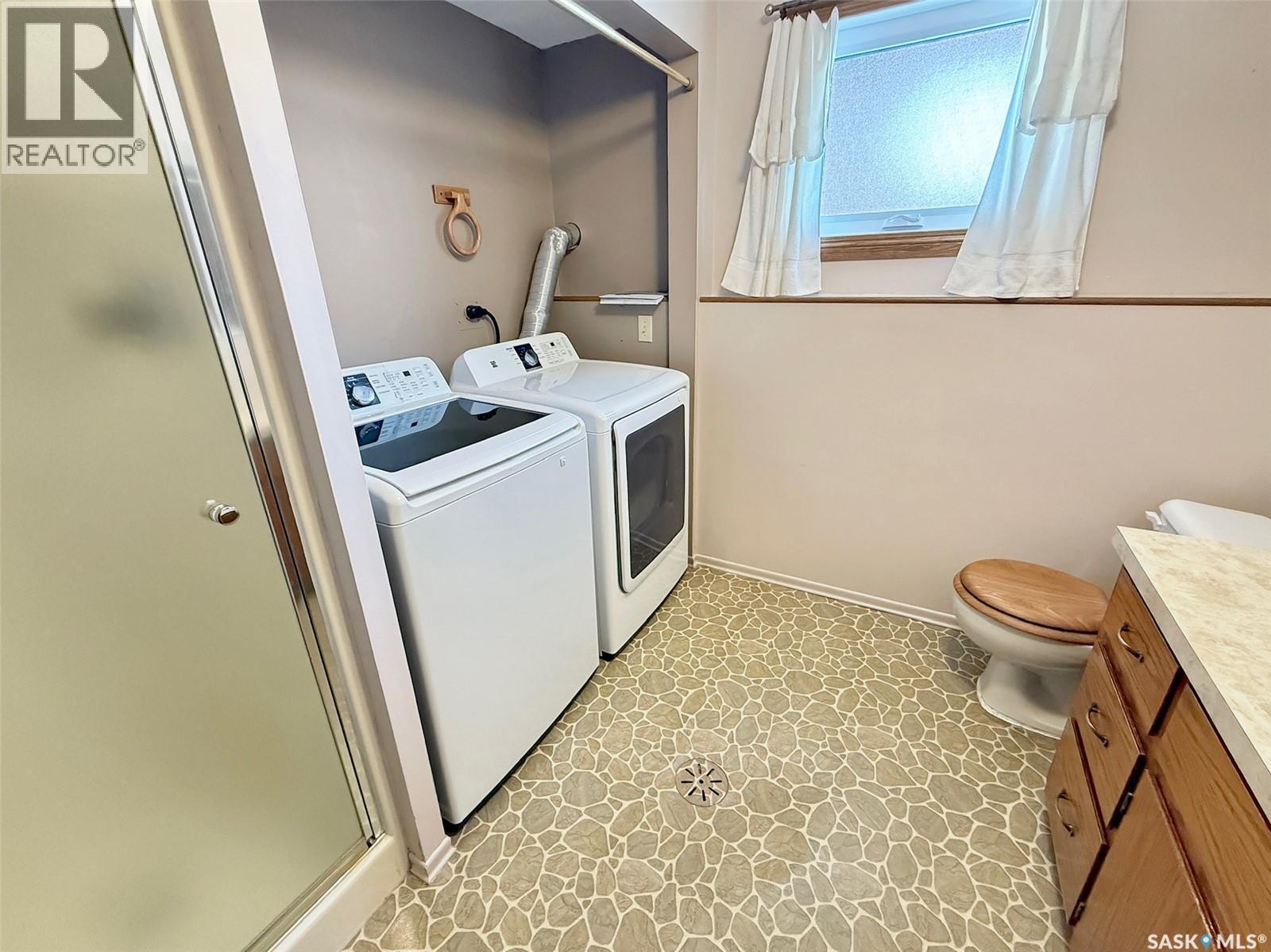 470 Cowan Drive, Swift Current, SK - Indoor Photo Showing Laundry Room
