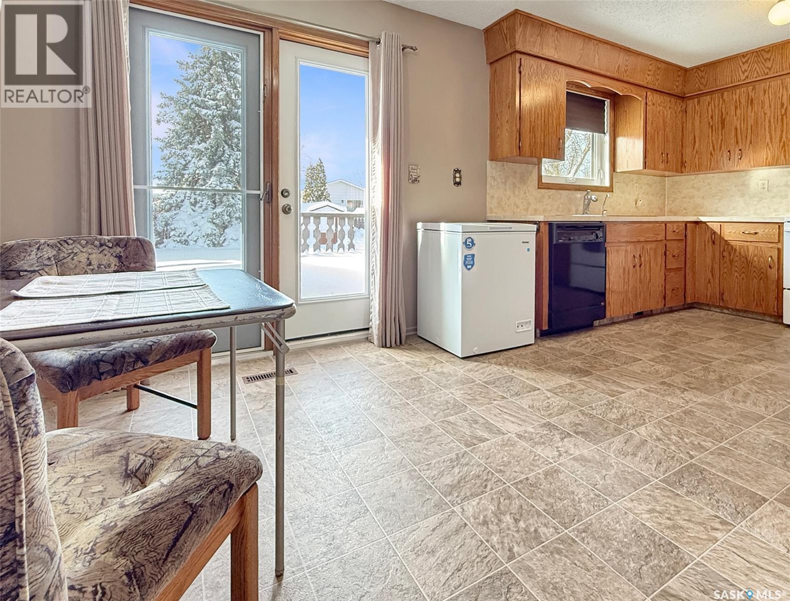 470 Cowan Drive, Swift Current, SK - Indoor Photo Showing Kitchen