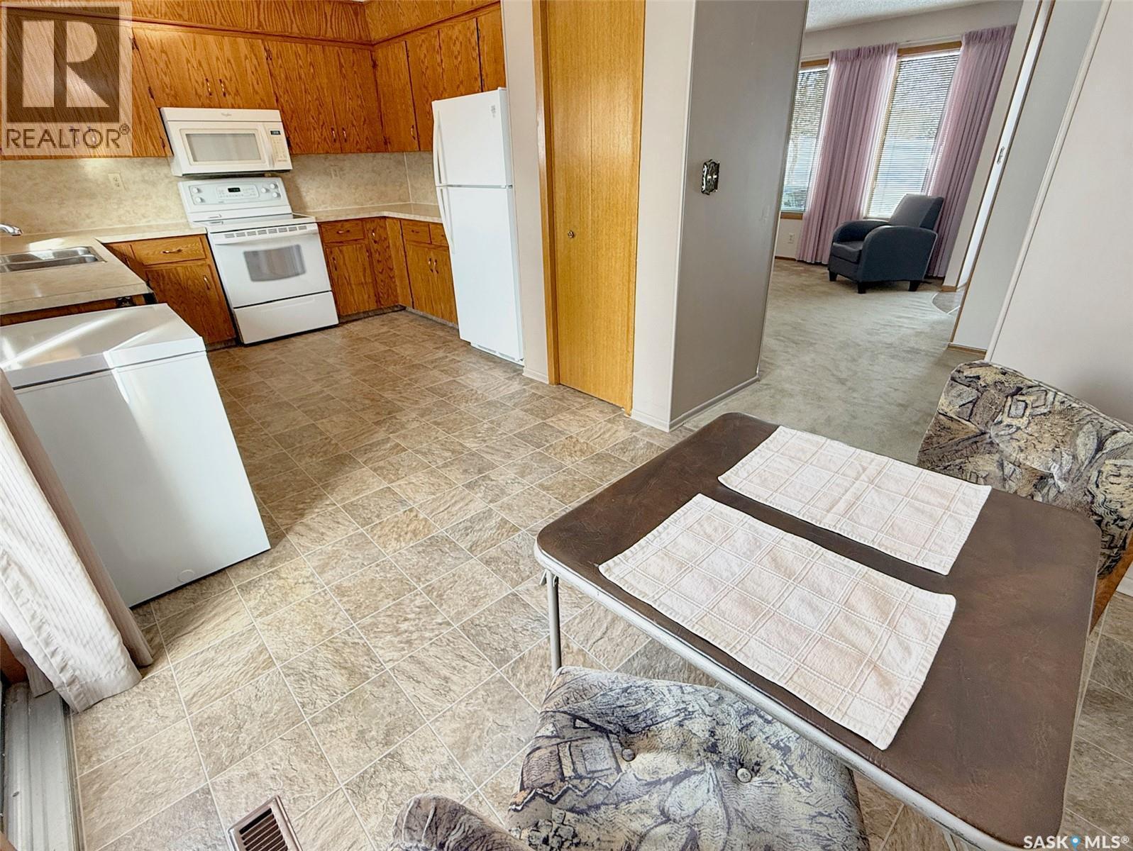 470 Cowan Drive, Swift Current, SK - Indoor Photo Showing Kitchen