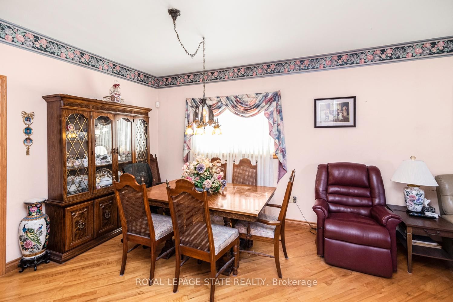 538 Hughson Street N, Hamilton, ON - Indoor Photo Showing Dining Room