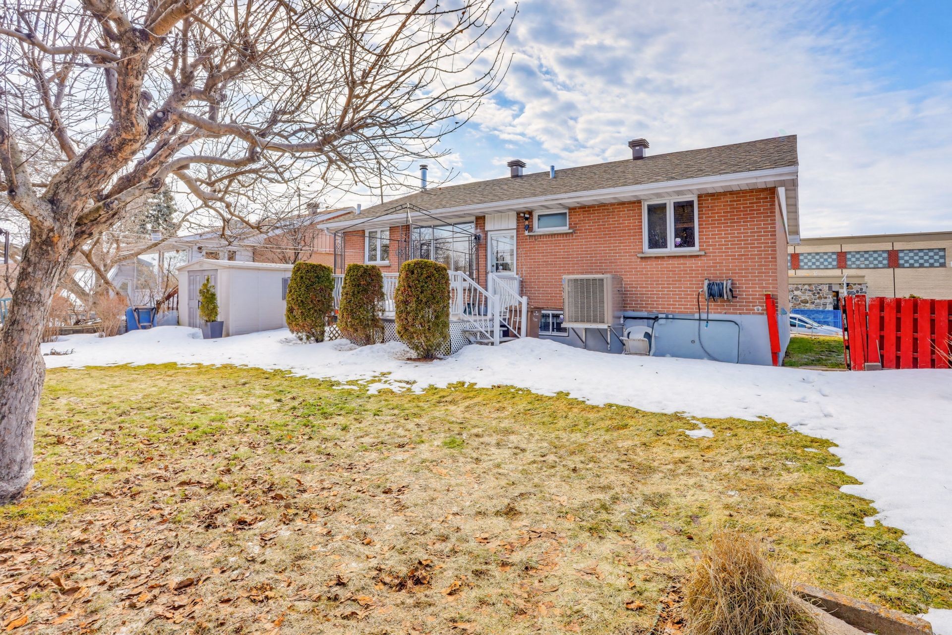 Back of Structure - 759 Av. Devonshire, Laval (Chomedey), QC - Outdoor