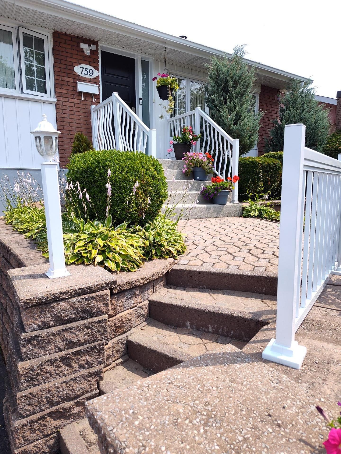 Front of Structure - 759 Av. Devonshire, Laval (Chomedey), QC - Outdoor