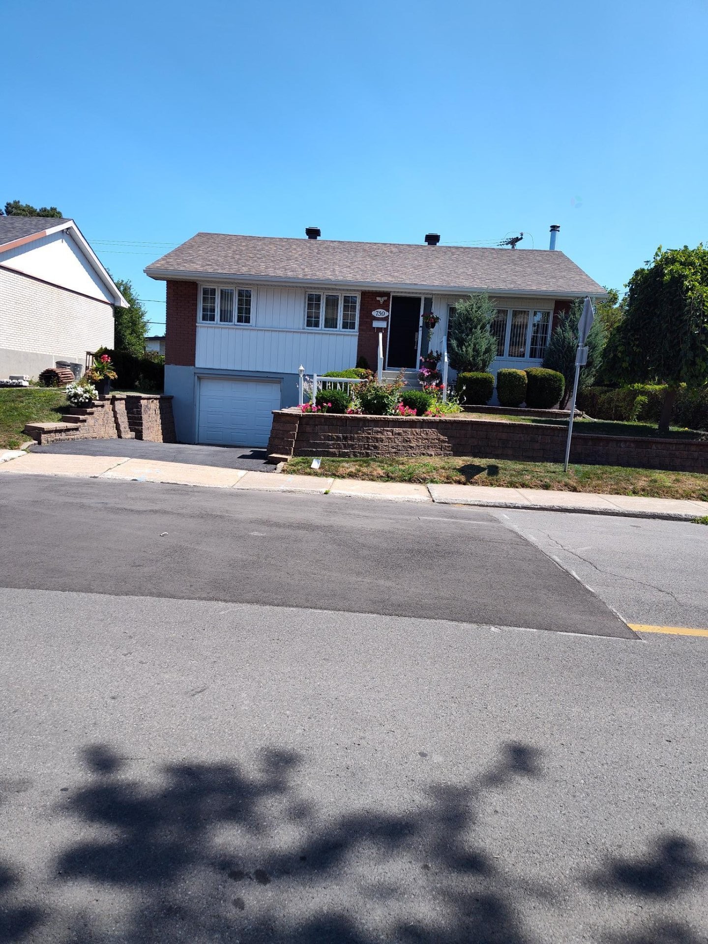 Front of Structure - 759 Av. Devonshire, Laval (Chomedey), QC - Outdoor With Facade