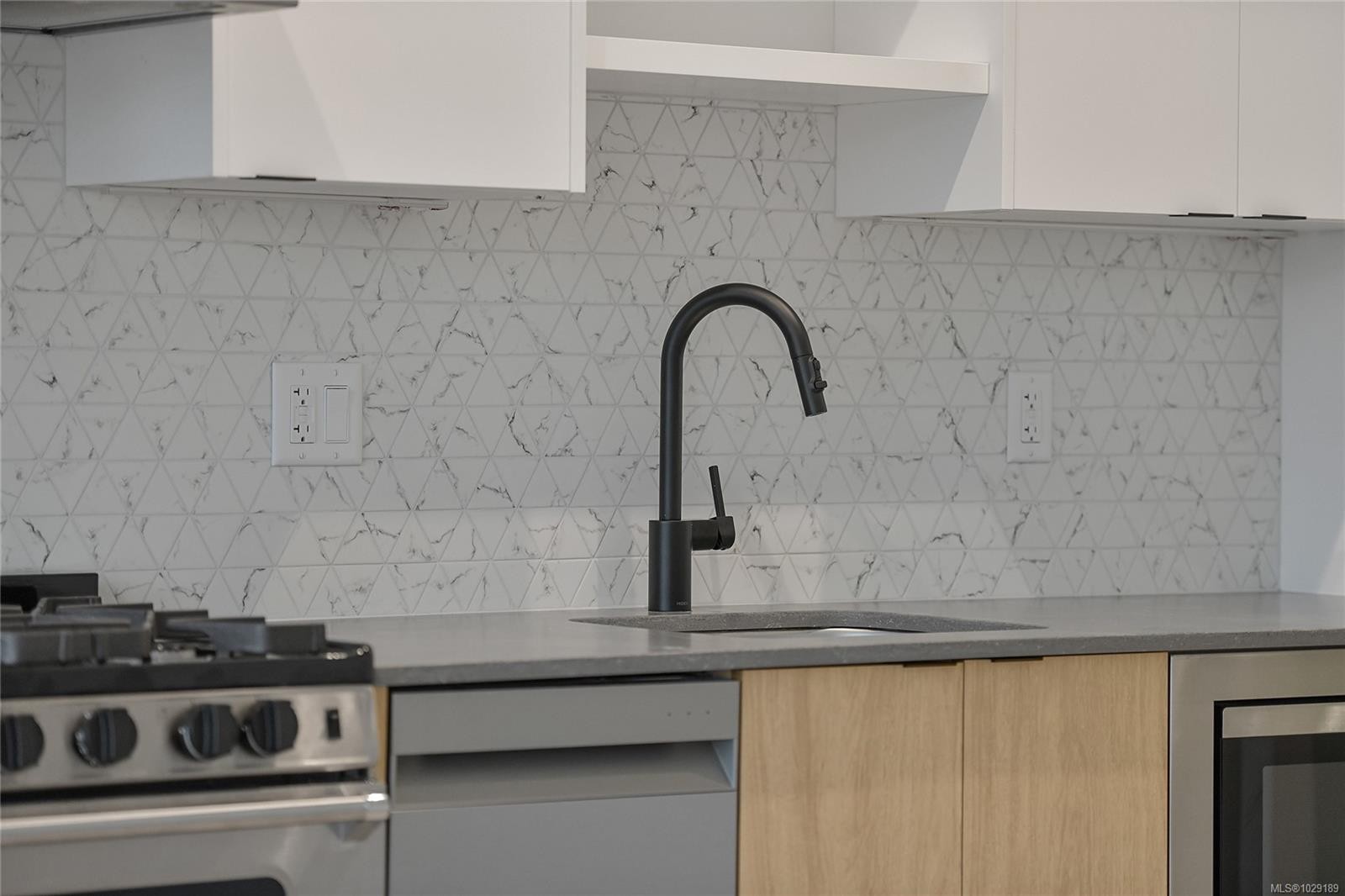 405-1114 Samar Cres, Langford, BC - Indoor Photo Showing Kitchen