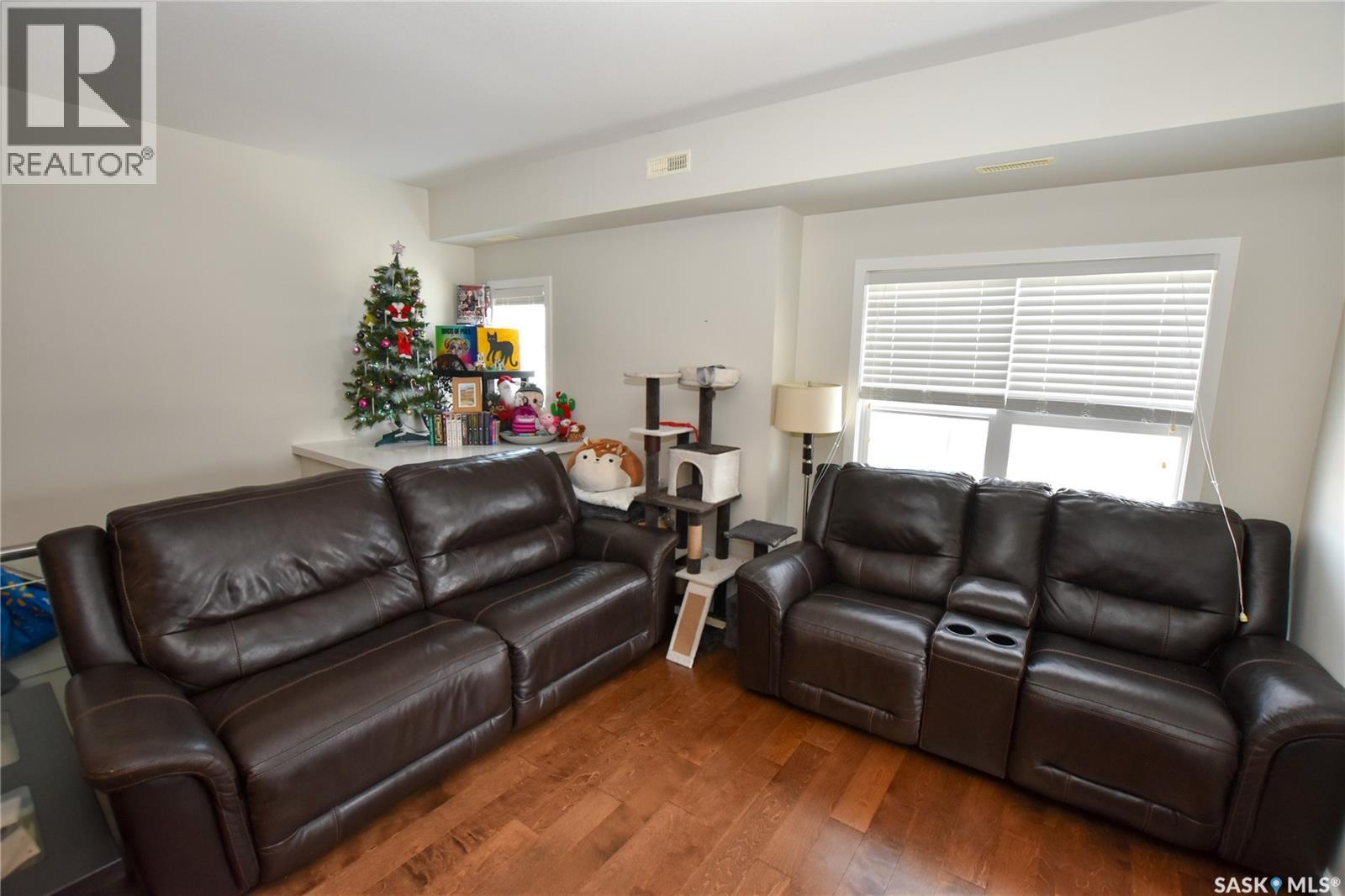 204 2315 Mcclocklin Road, Saskatoon, SK - Indoor Photo Showing Living Room