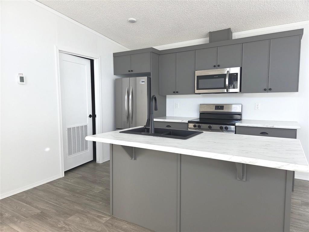 61 Prairie Oak Drive, Mitchell, MB - Indoor Photo Showing Kitchen