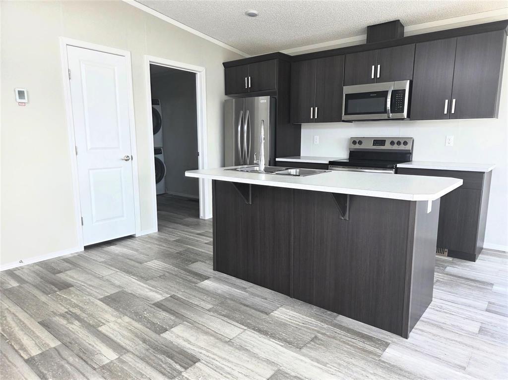 93 Prairie Oak Drive, Mitchell, MB - Indoor Photo Showing Kitchen With Upgraded Kitchen