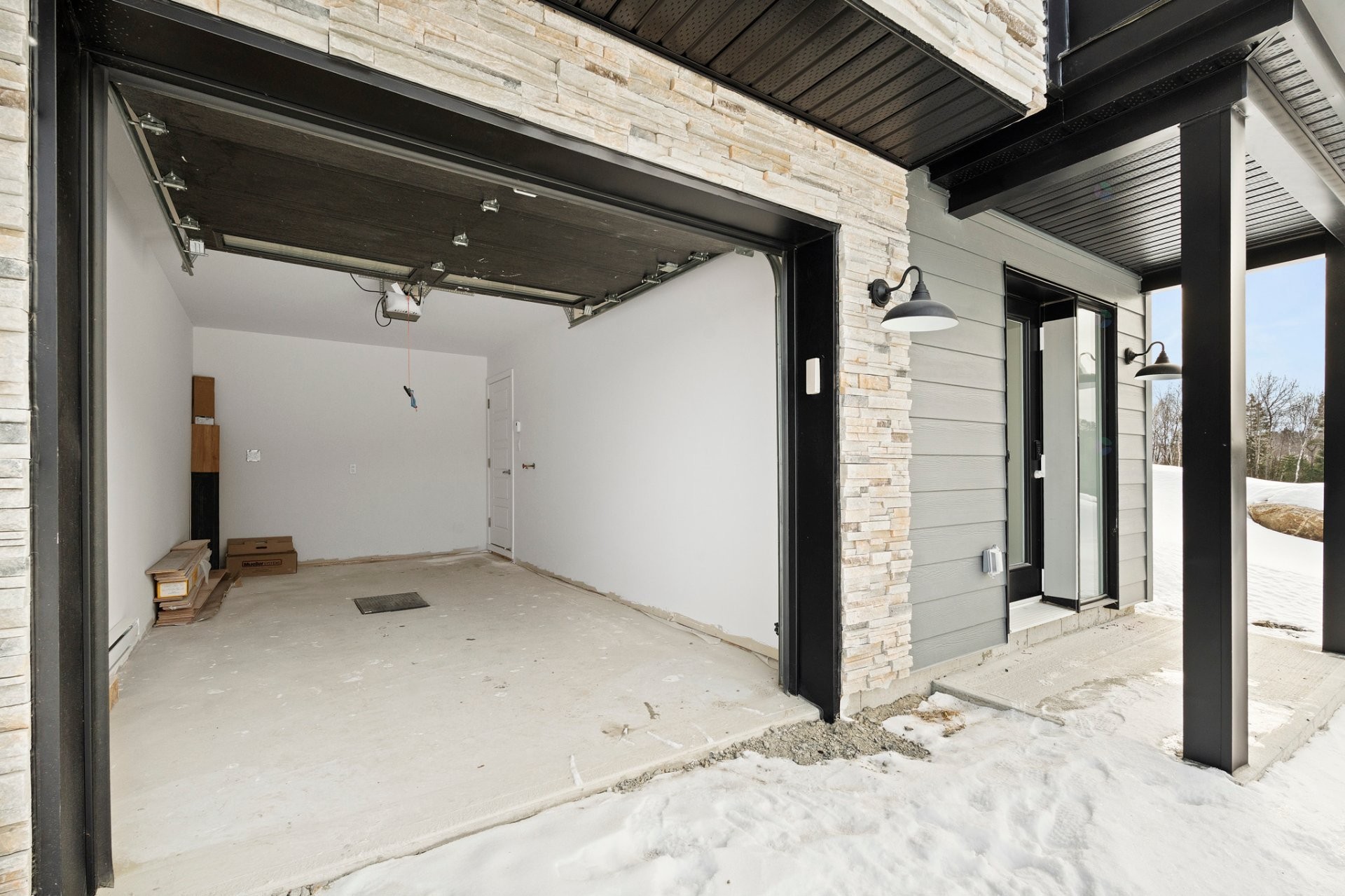 Garage - 703Z Ch. Des Conifères, Piedmont, QC - Indoor Photo Showing Garage