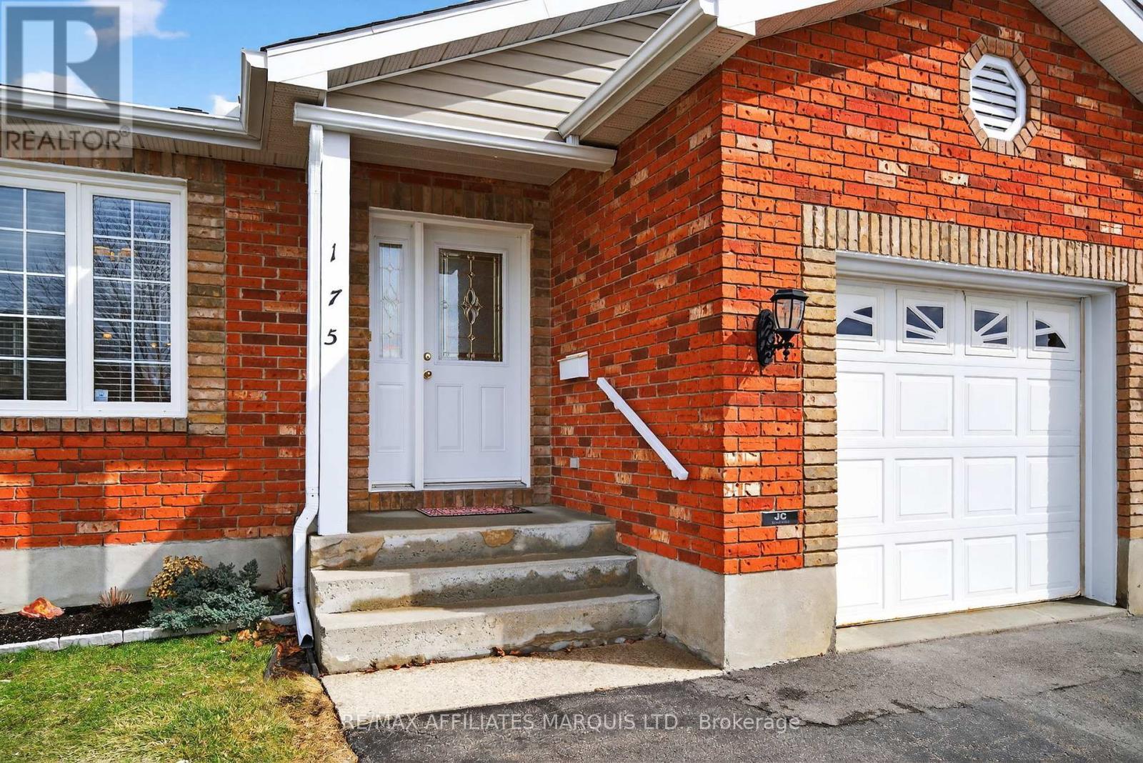 Well-maintained home with attached garage - 175 Hemlock Crescent, Cornwall, ON - Outdoor With Exterior