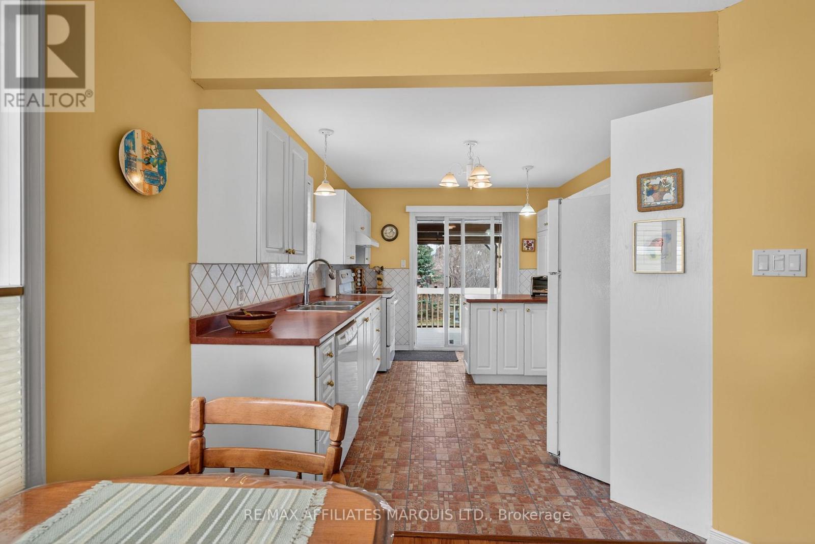 175 Hemlock Crescent, Cornwall, ON - Indoor Photo Showing Kitchen