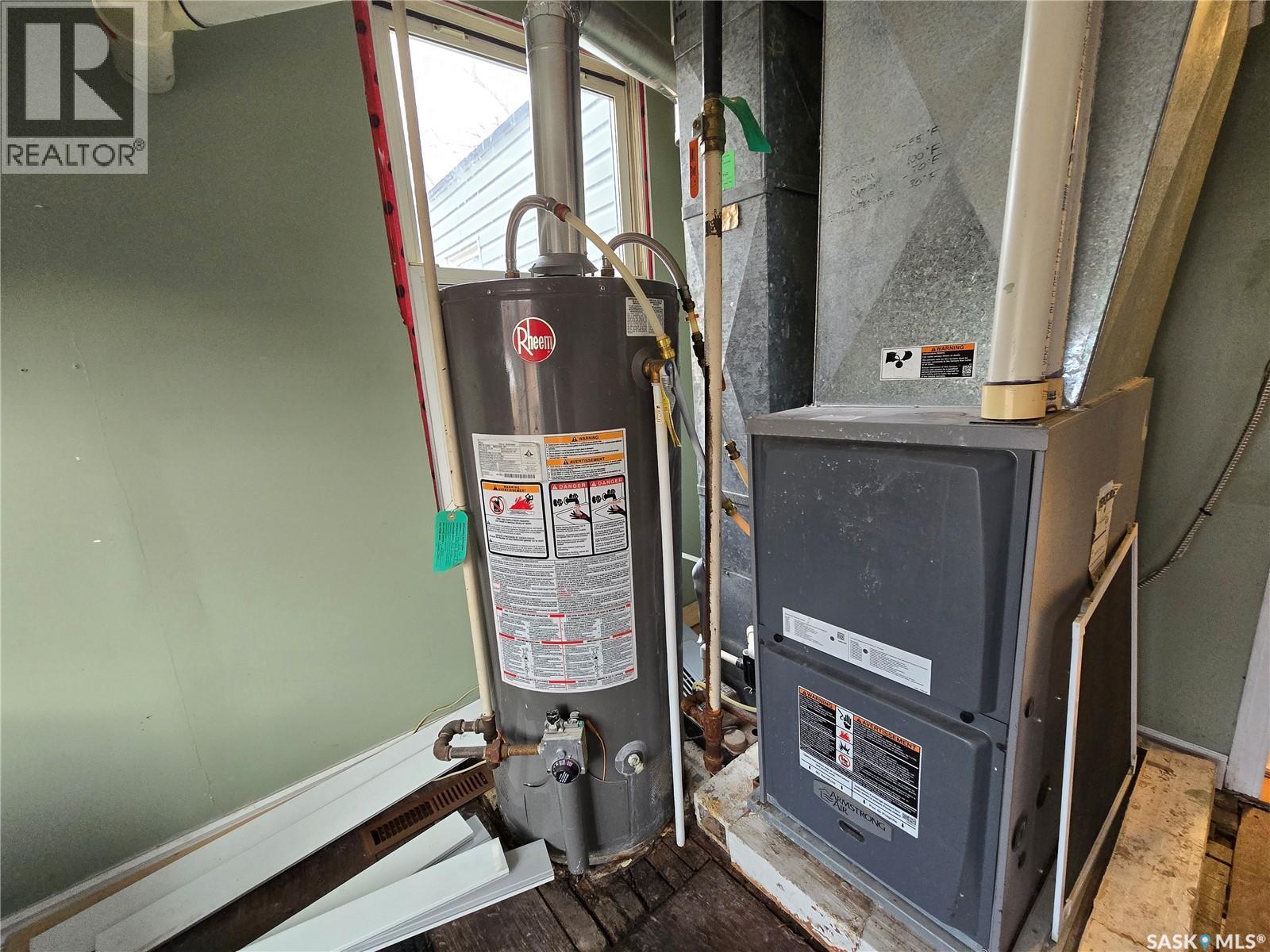 336 2Nd Avenue Se, Weyburn, SK - Indoor Photo Showing Basement