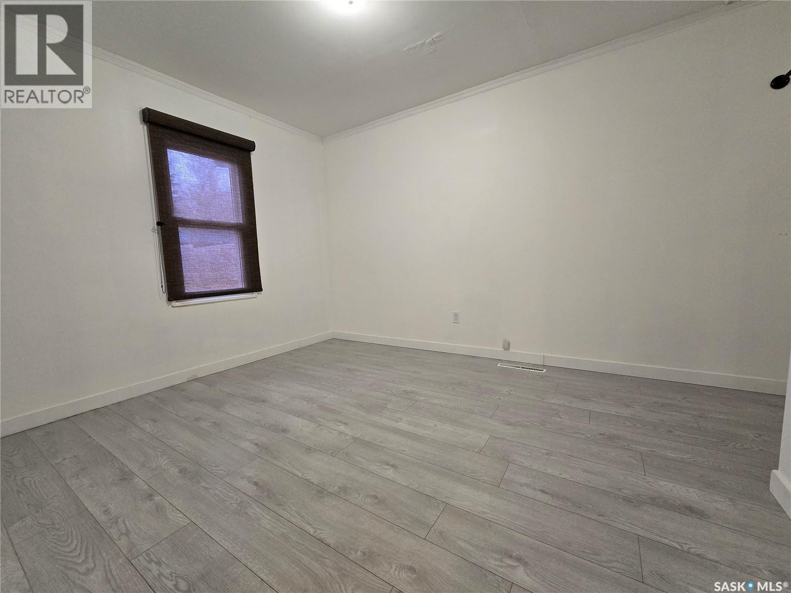 336 2Nd Avenue Se, Weyburn, SK - Indoor Photo Showing Other Room