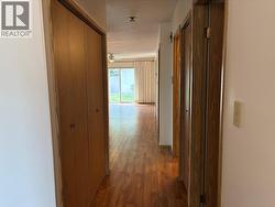 hall -