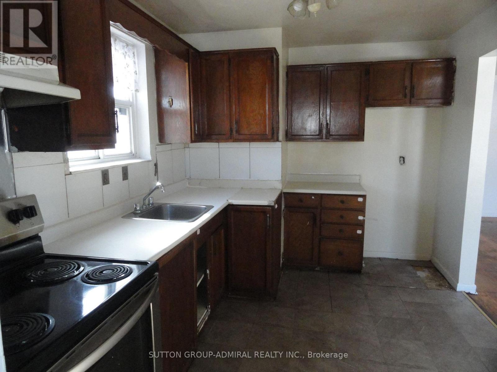 205 St Lucie Drive, Toronto, ON - Indoor Photo Showing Kitchen