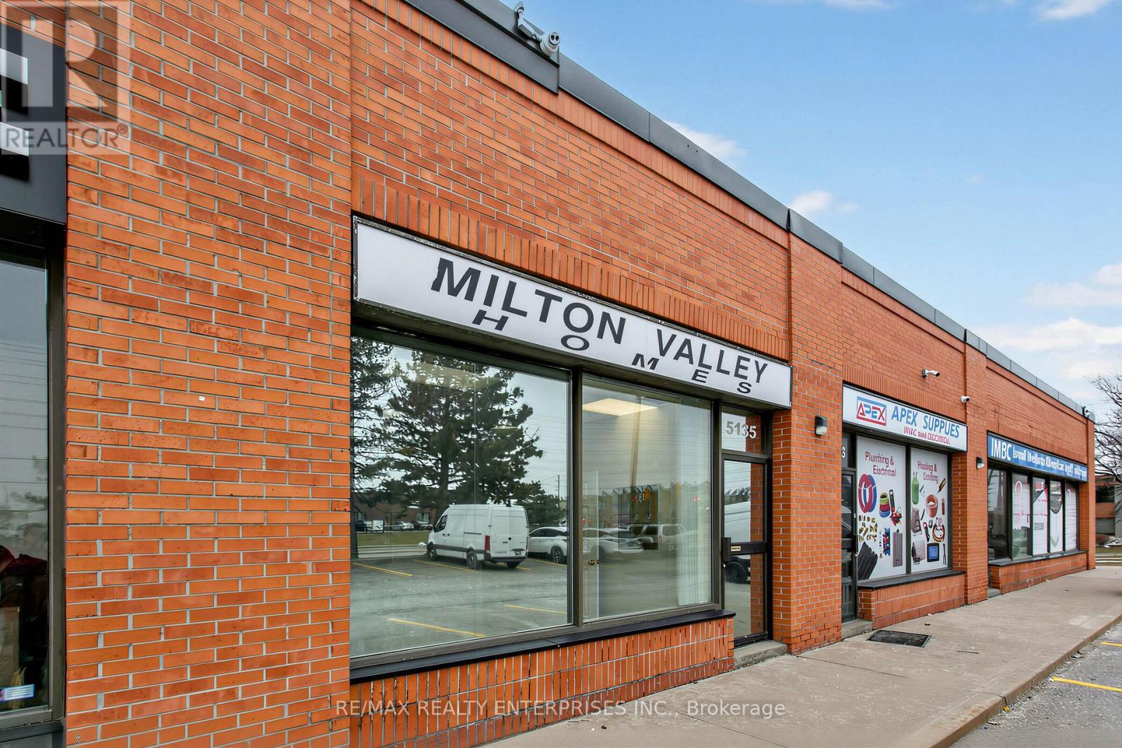 5135 Tomken Road, Mississauga, ON