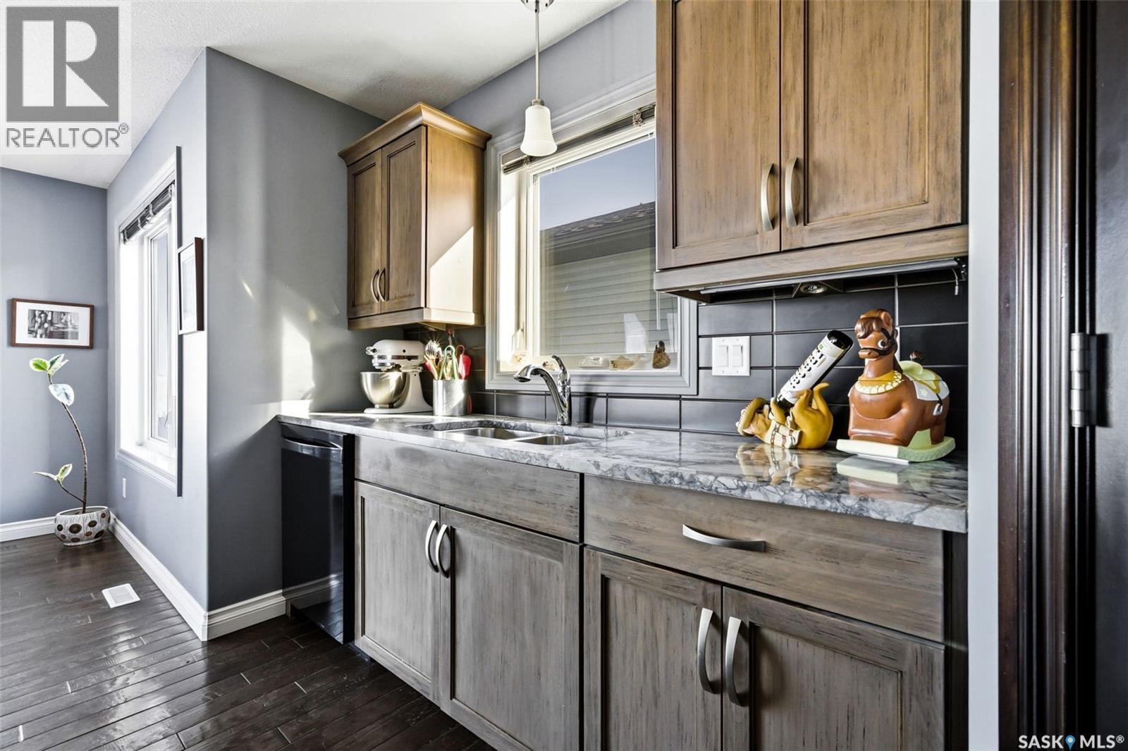 130 E Maple Avenue, Grand Coulee, SK - Indoor Photo Showing Kitchen