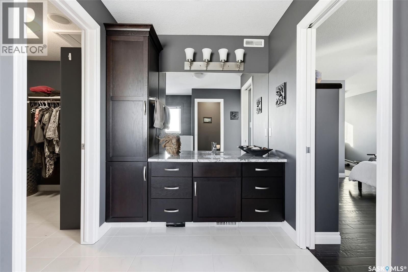 130 E Maple Avenue, Grand Coulee, SK - Indoor Photo Showing Bathroom
