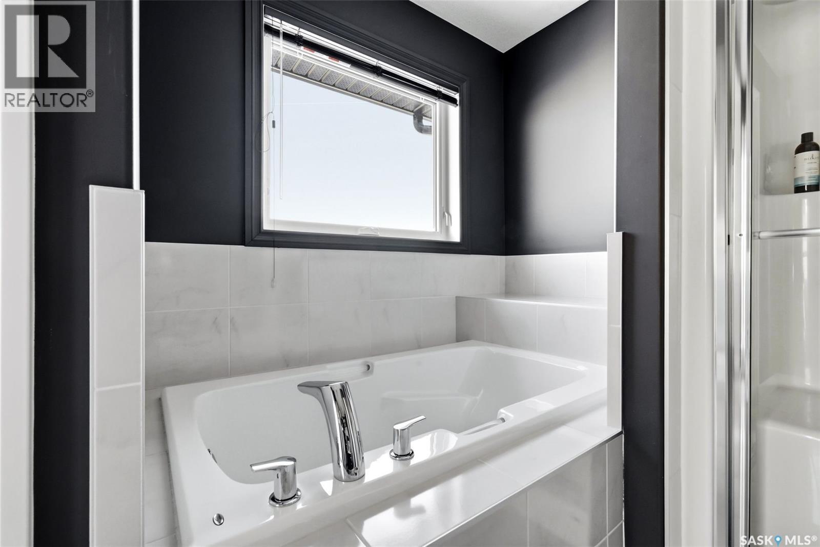 130 E Maple Avenue, Grand Coulee, SK - Indoor Photo Showing Bathroom