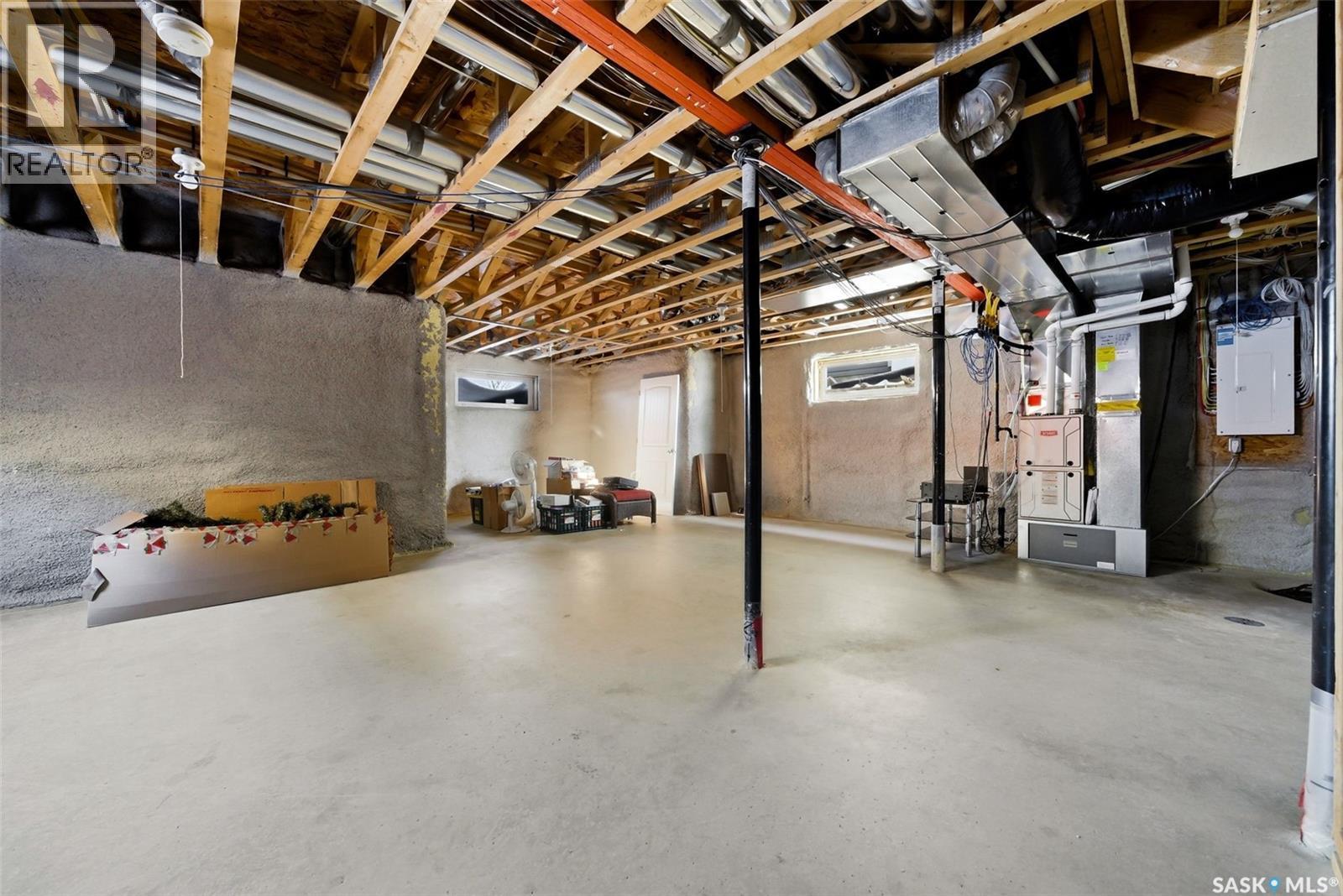 130 E Maple Avenue, Grand Coulee, SK - Indoor Photo Showing Basement