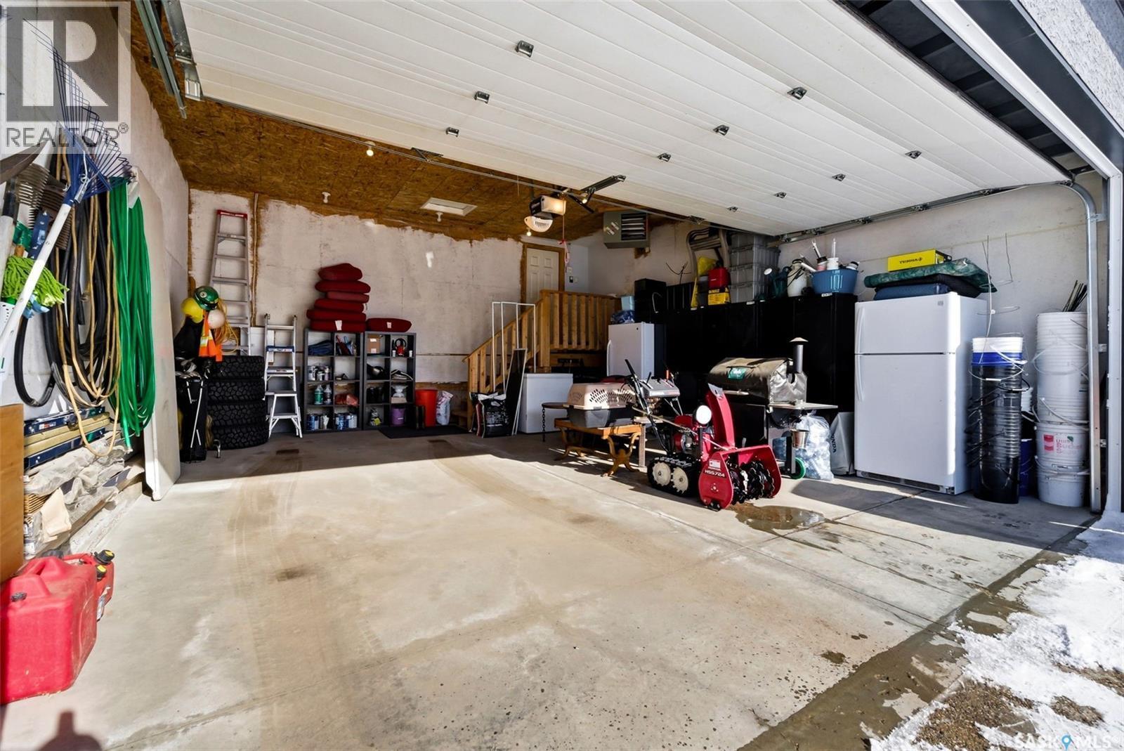130 E Maple Avenue, Grand Coulee, SK - Indoor Photo Showing Garage
