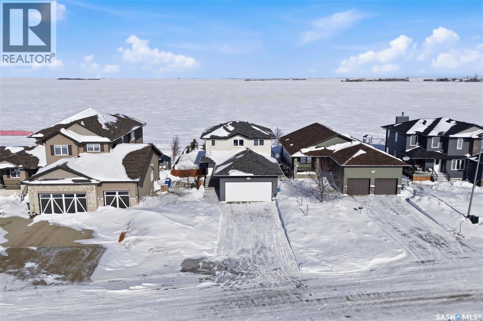 130 E Maple Avenue, Grand Coulee, SK - Outdoor With Facade