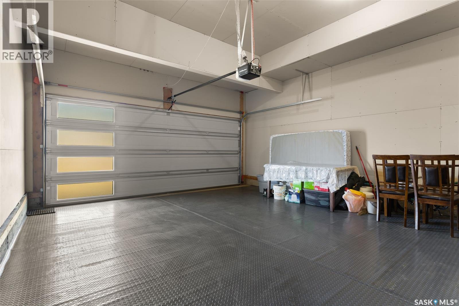 3523 Green Turtle Road, Regina, SK - Indoor Photo Showing Garage