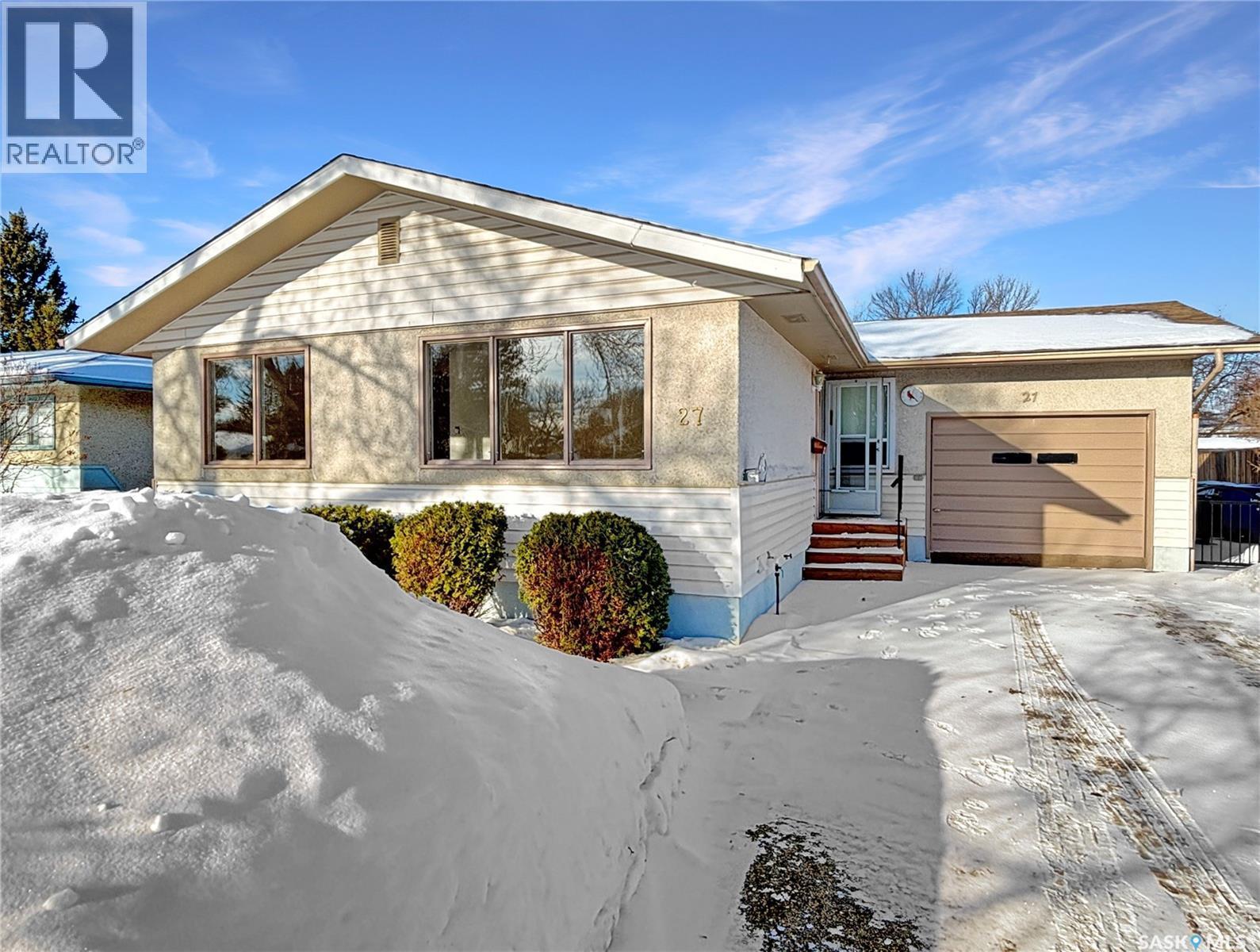 27 Walker Crescent, Saskatoon, SK - Outdoor