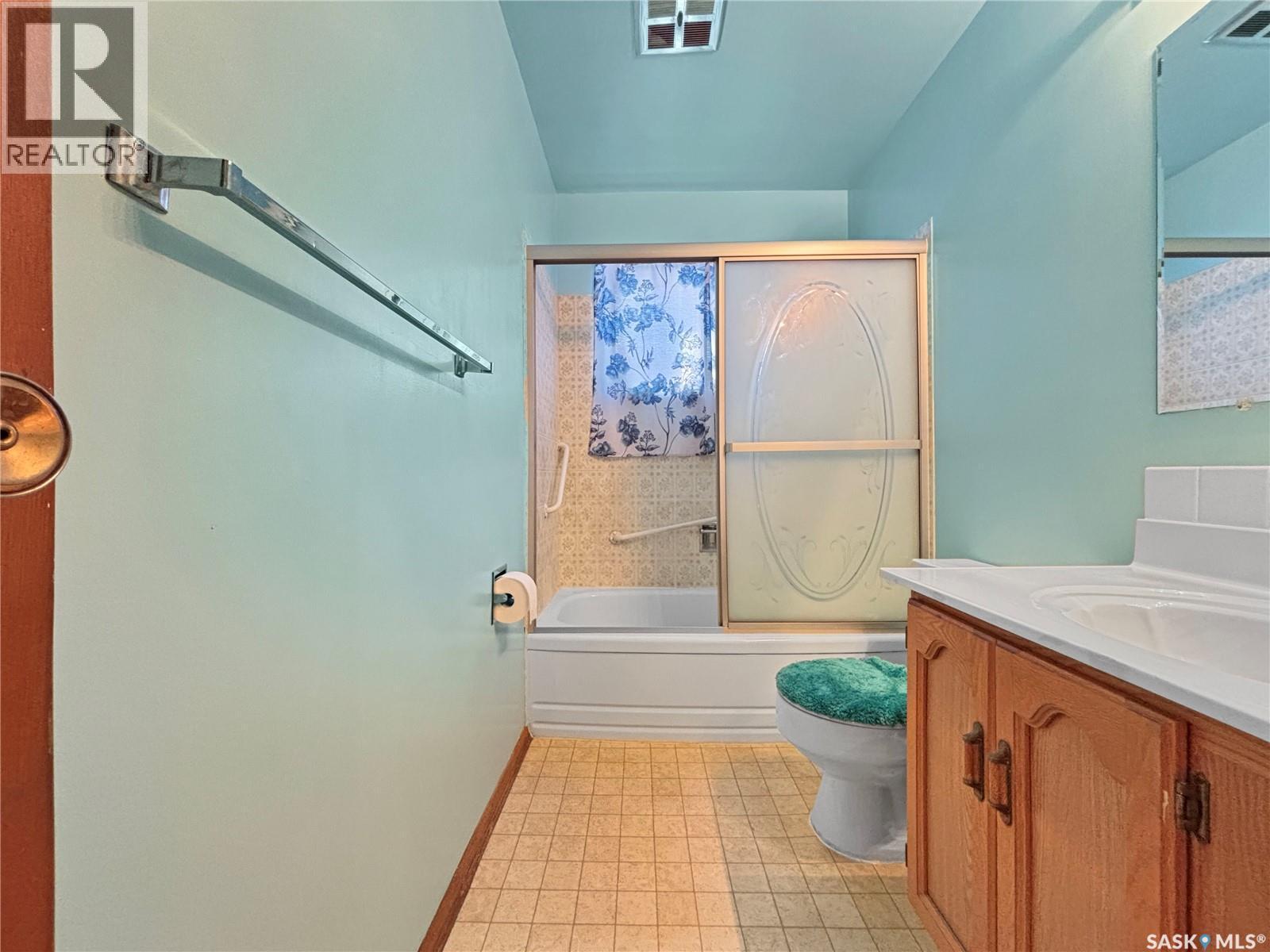 27 Walker Crescent, Saskatoon, SK - Indoor Photo Showing Bathroom
