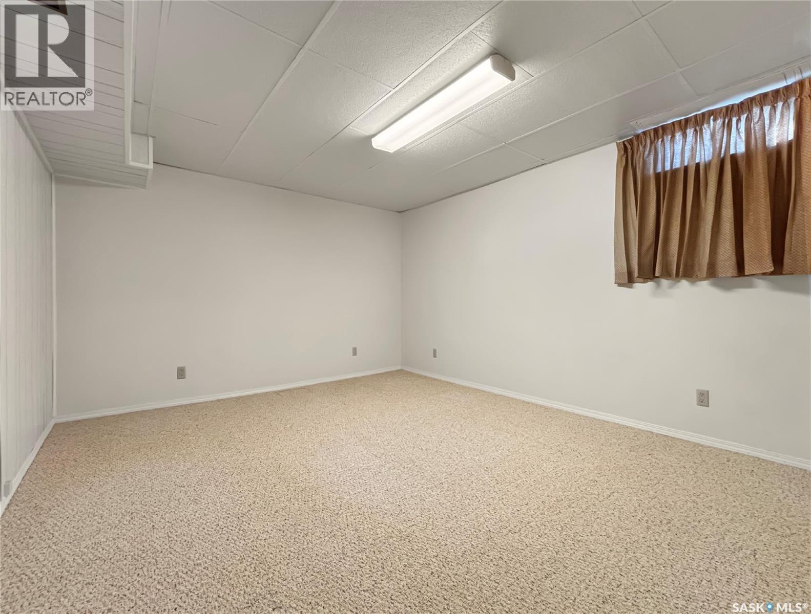 27 Walker Crescent, Saskatoon, SK - Indoor Photo Showing Other Room