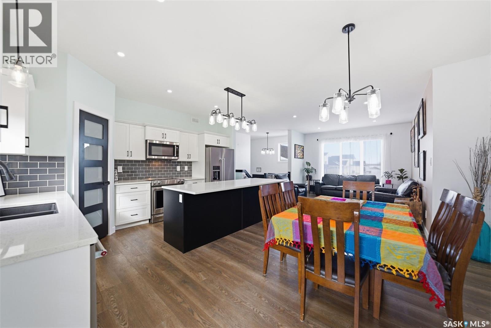 805 Weir Crescent, Warman, SK - Indoor